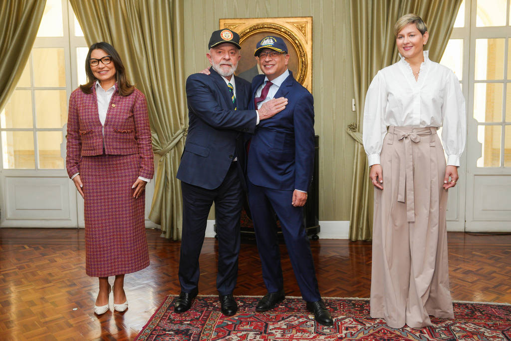 O presidente da Colômbia, Gustavo Petro, recebe Lula na Casa de Nariño, sede do governo, ao lado das primeiras-damas Janja e Verónica Alcocer O presidente da Colômbia, Gustavo Petro, recebe Lula na Casa de Nariño, sede do governo, ao lado das primeiras-damas Janja e Verónica Alcocer