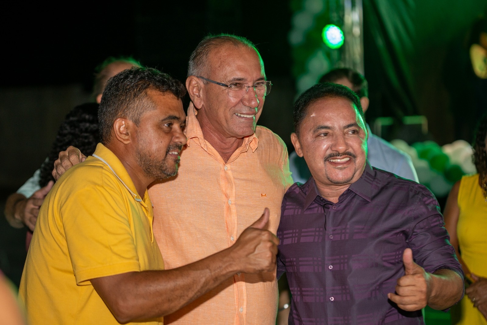 Em discurso, Roberto Carlos defendeu a unidade da base de Jerônimo no quinto maior colégio eleitoral da Bahia Em discurso, Roberto Carlos defendeu a unidade da base de Jerônimo no quinto maior colégio eleitoral da Bahia