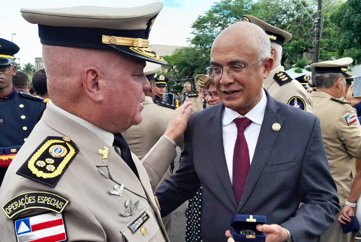 Na mesma solenidade, houve ainda a entrega da Medalha por Tempo de Serviço a integrantes da corporação