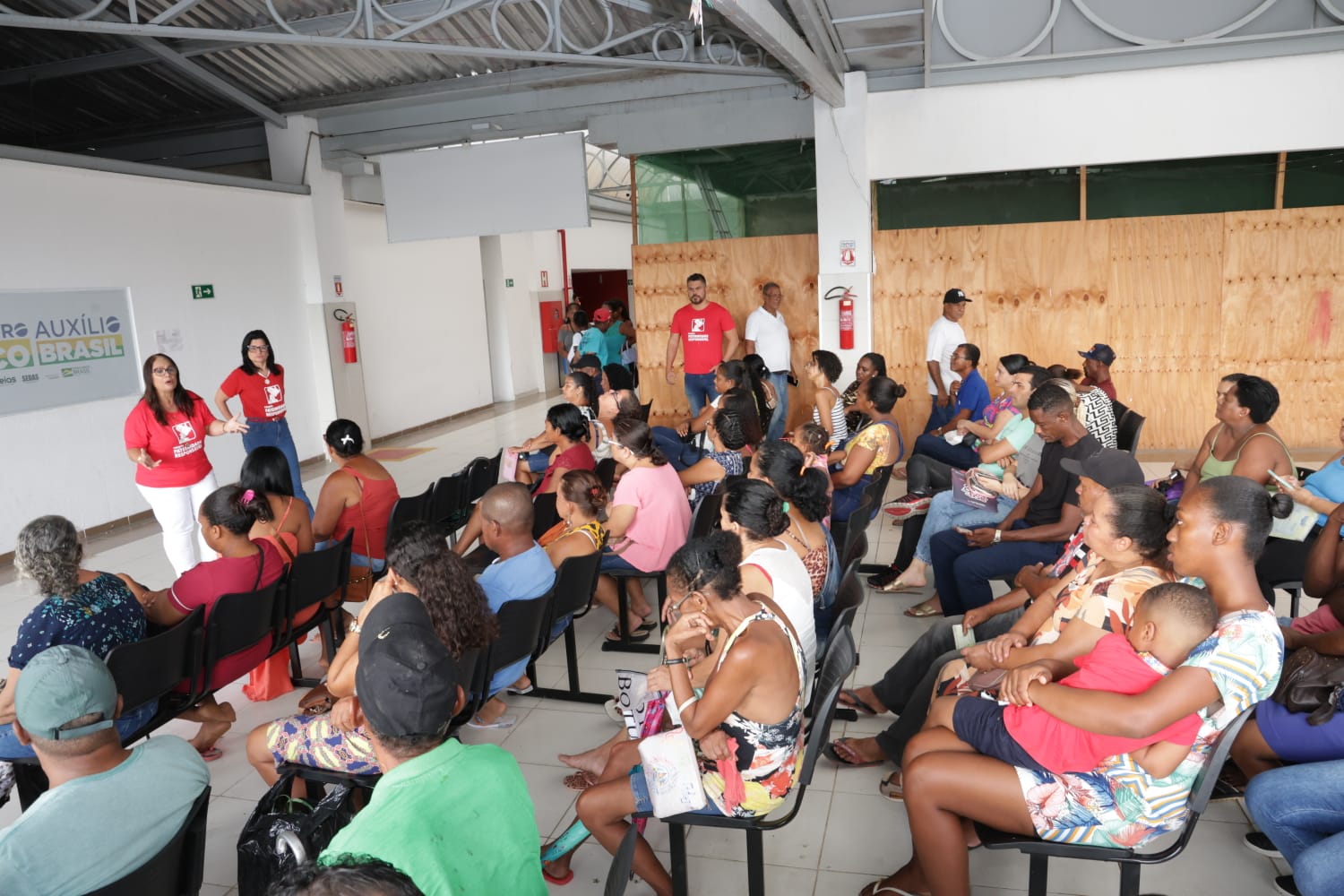 Além das audiências previamente agendadas com hora marcada, serão realizados, por ordem de chegada, os atendimentos referentes às demandas espontâneas Além das audiências previamente agendadas com hora marcada, serão realizados, por ordem de chegada, os atendimentos referentes às demandas espontâneas
