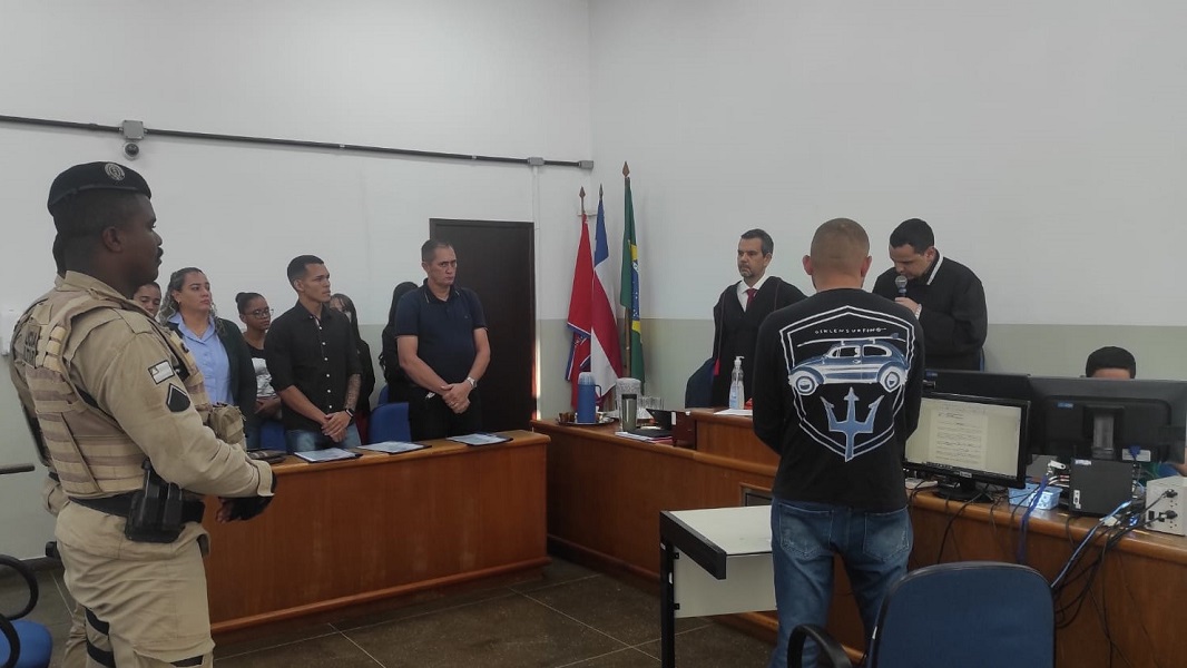 No primeiro dia, os jurados consideraram o réu culpado pela prática do crime de homicídio qualificado por motivo fútil.