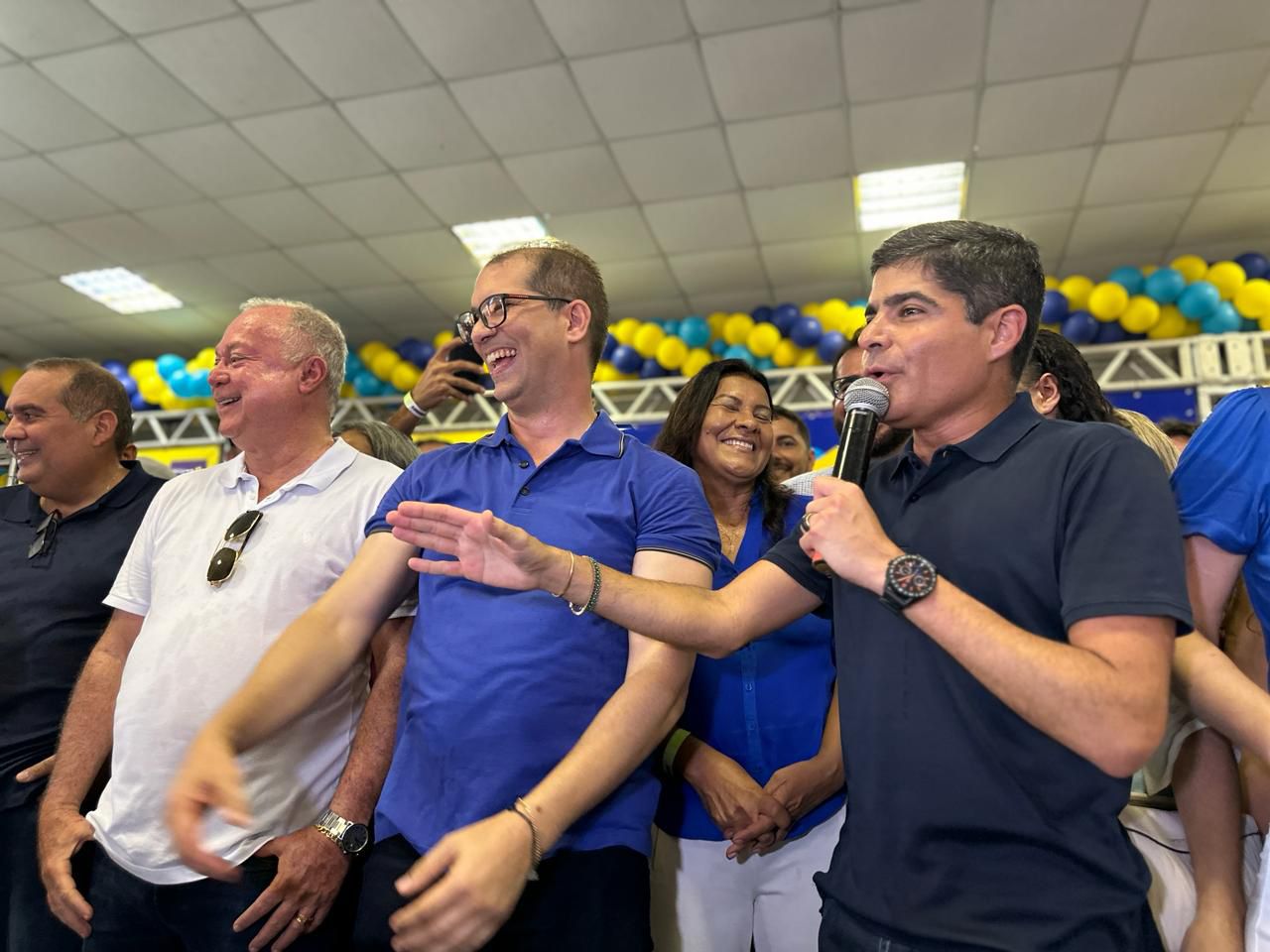 ACM Neto desembarcou neste sábado (6) em Teixeira de Freitas
