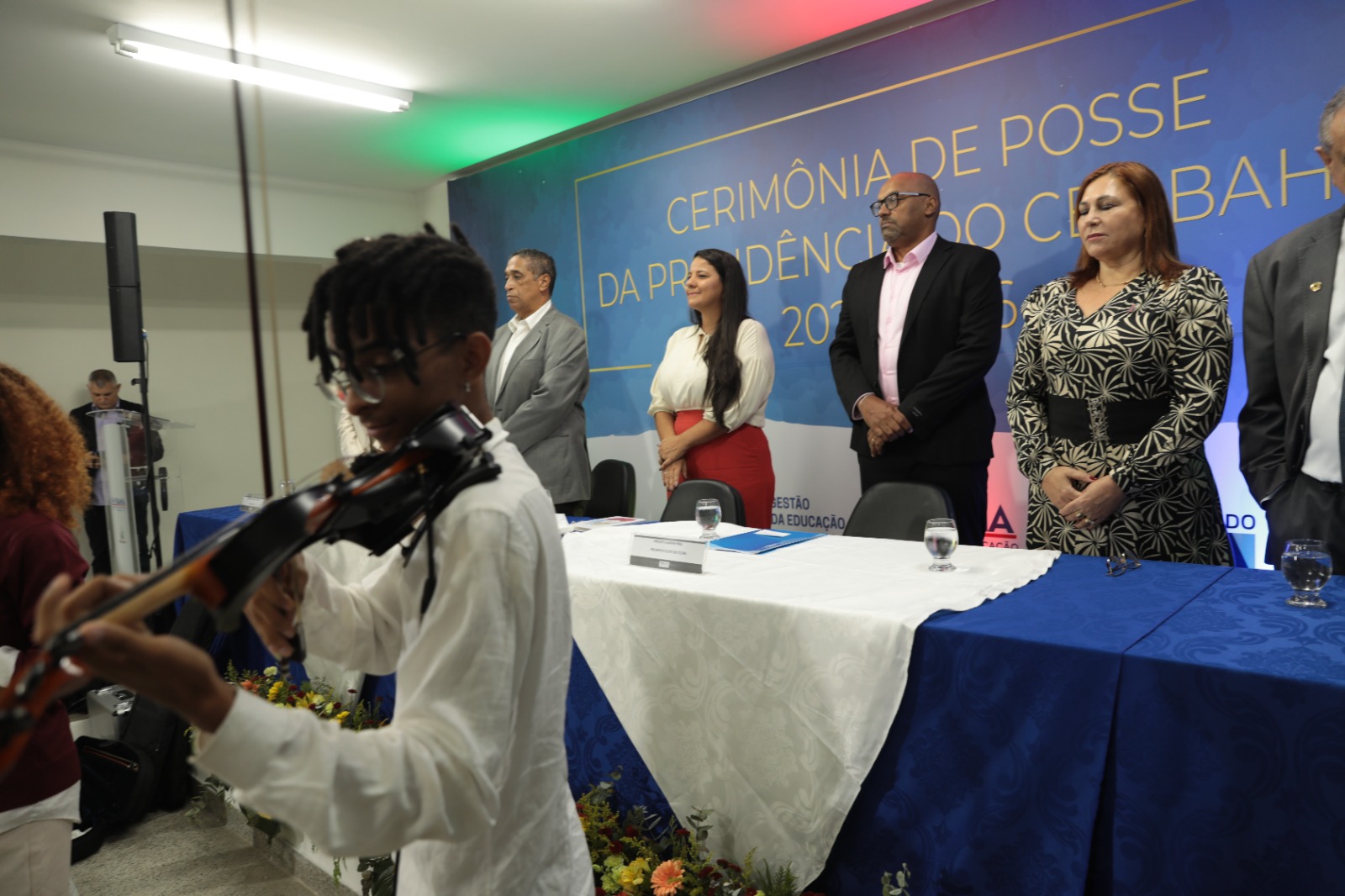 A solenidade de posse foi realizada no auditório do recém-inaugurado Complexo da Gestão Democrática da Educação Conselheiro Valmir Sampaio, em Salvador