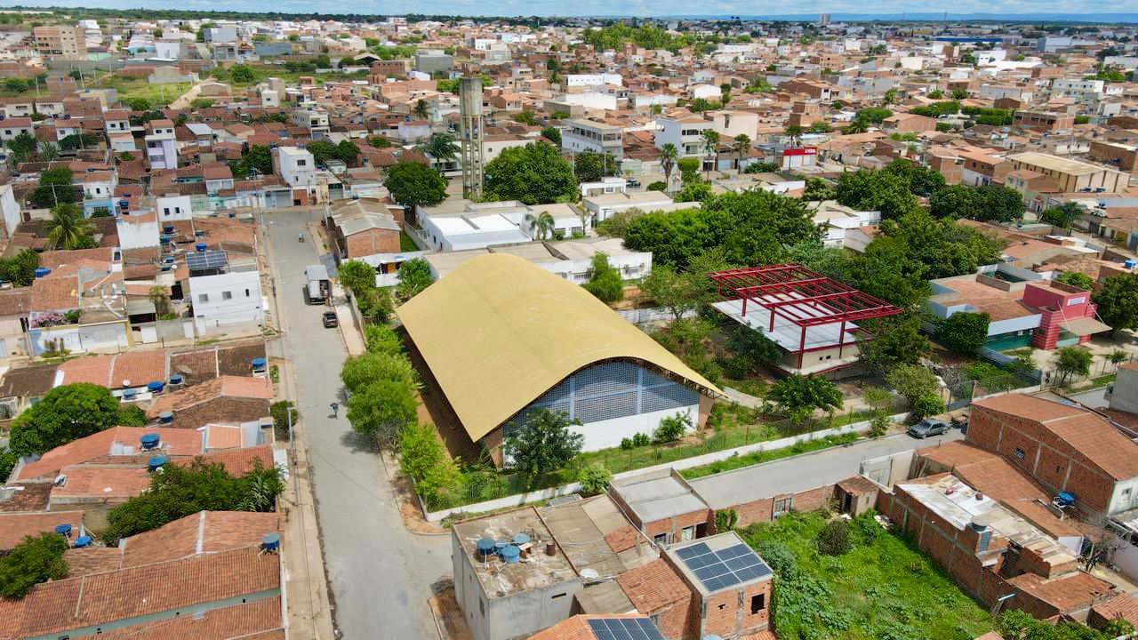 Prefeitura iniciou com o projeto de revitalização e construção de quadras poliesportivas cobertas