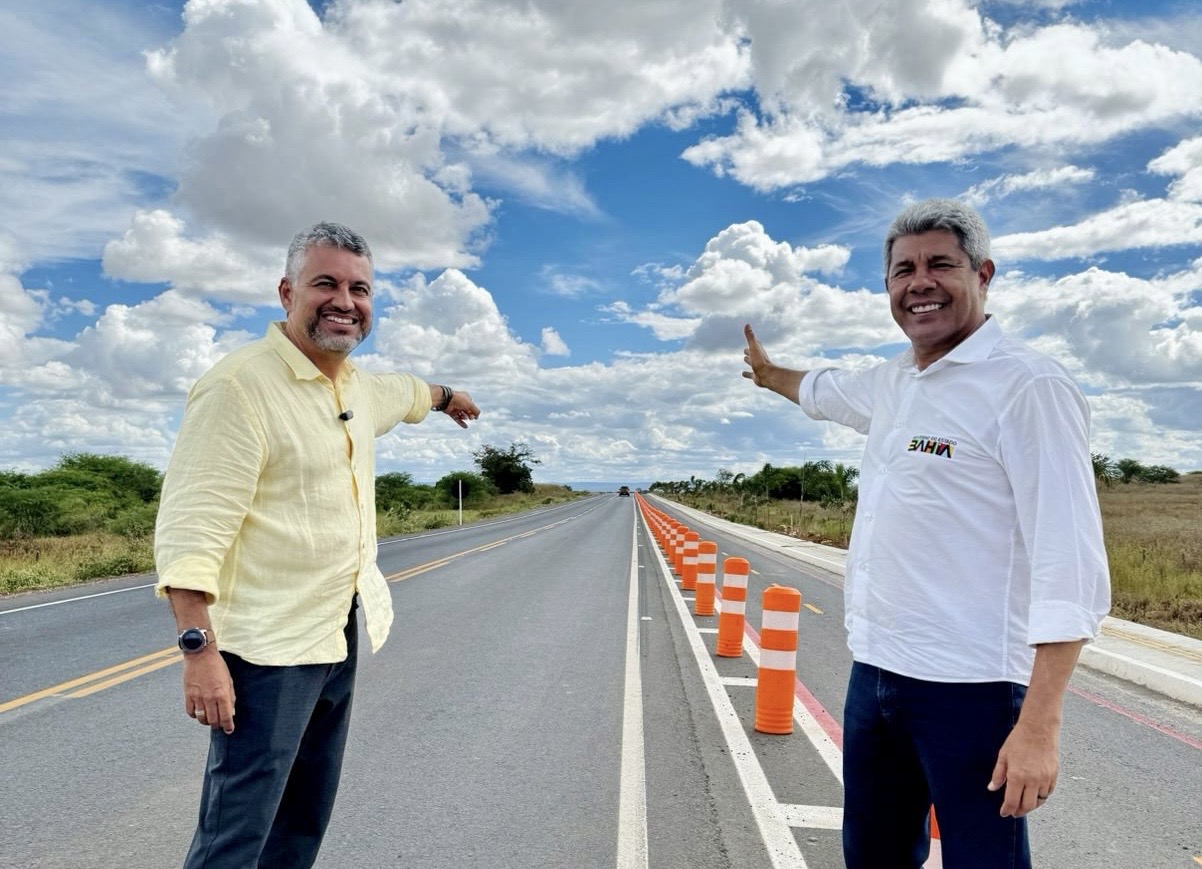 Elmo Vaz, prefeito de Irecê, e o governador Jerônimo Rodrigues Elmo Vaz, prefeito de Irecê, e o governador Jerônimo Rodrigues