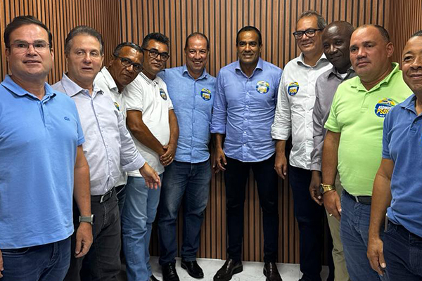 Filiação contou com as presenças do prefeito Bruno Reis (União) e do presidente do Legislativo, tucano Carlos Muniz Filiação contou com as presenças do prefeito Bruno Reis (União) e do presidente do Legislativo, tucano Carlos Muniz