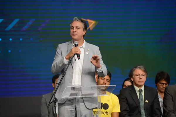 O ministro da Educação, Camilo Santana