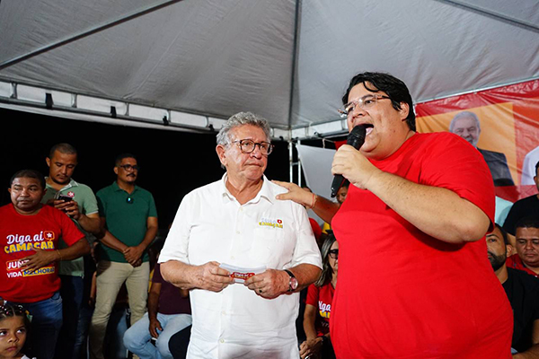 O pré-candidato a prefeito de Camaçari, Luiz Caetano, e o vereador Tagner Cerqueira