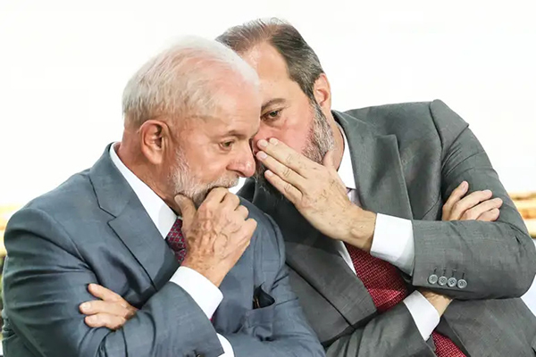 O presidente Lula e o ministro de Minas e Energia, Alexandre Silveira O presidente Lula e o ministro de Minas e Energia, Alexandre Silveira