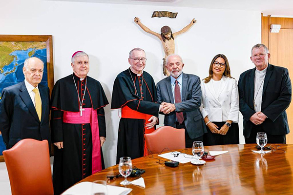 O presidente Lula (PT) recebe no o cardeal Secretário de Estado do Vaticano, Pietro Parolin. - Divulgação/Presidência da República O presidente Lula (PT) recebe no o cardeal Secretário de Estado do Vaticano, Pietro Parolin. - Divulgação/Presidência da República
