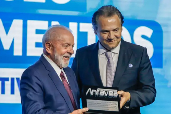 Lula participa da inauguração da nova sede da Associação Nacional dos Fabricantes de Veículos Automotivos (Anfavea), em São Paulo