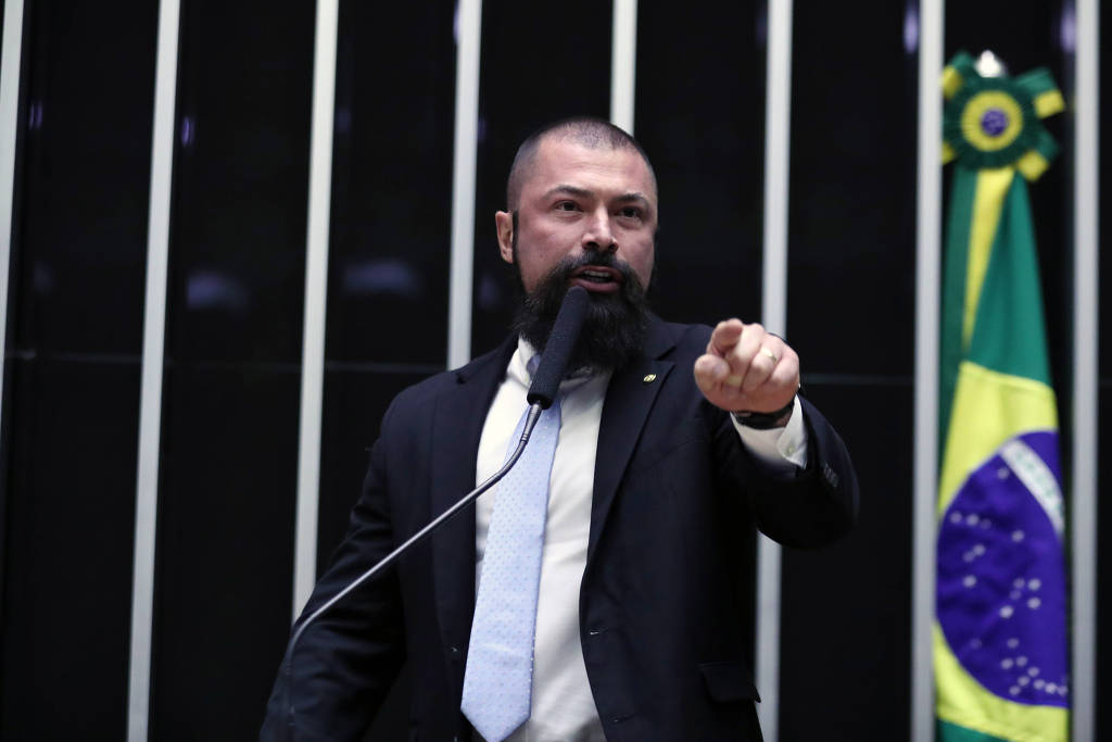 O deputado Delegado Paulo Bilynskyj (PL-SP) durante sessão na Câmara dos Deputados, em 2023