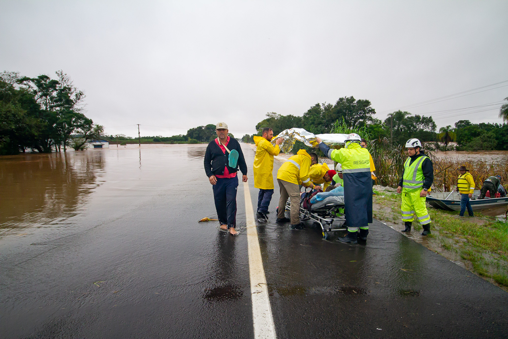 Governo do RS organiza doações via PIX para afetados no temporal