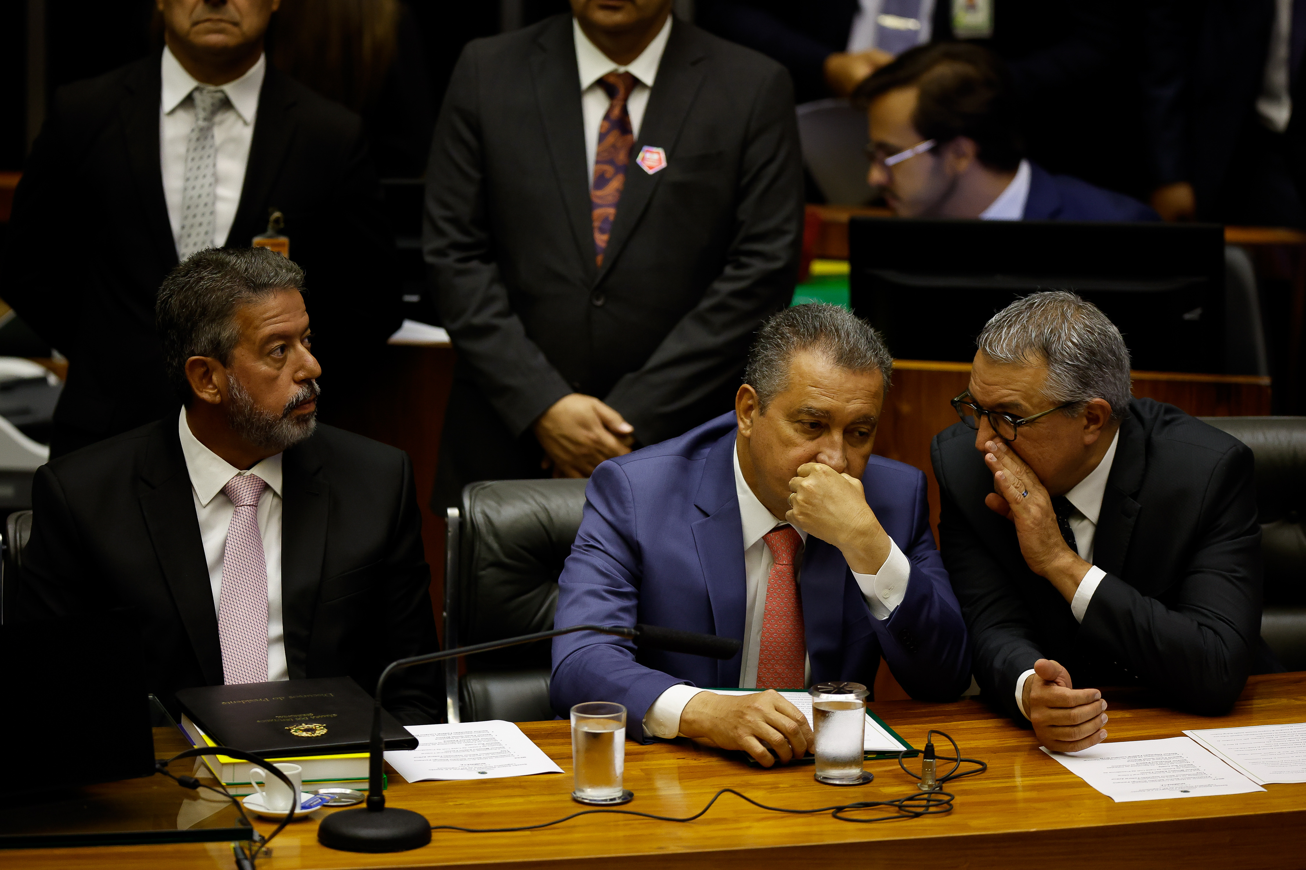 Rui Costa (Casa Civil) e Alexandre Padilha (Relações Institucionais) na sessão solene de reabertura do ano Legislativo, no plenário da Câmara dos Deputados