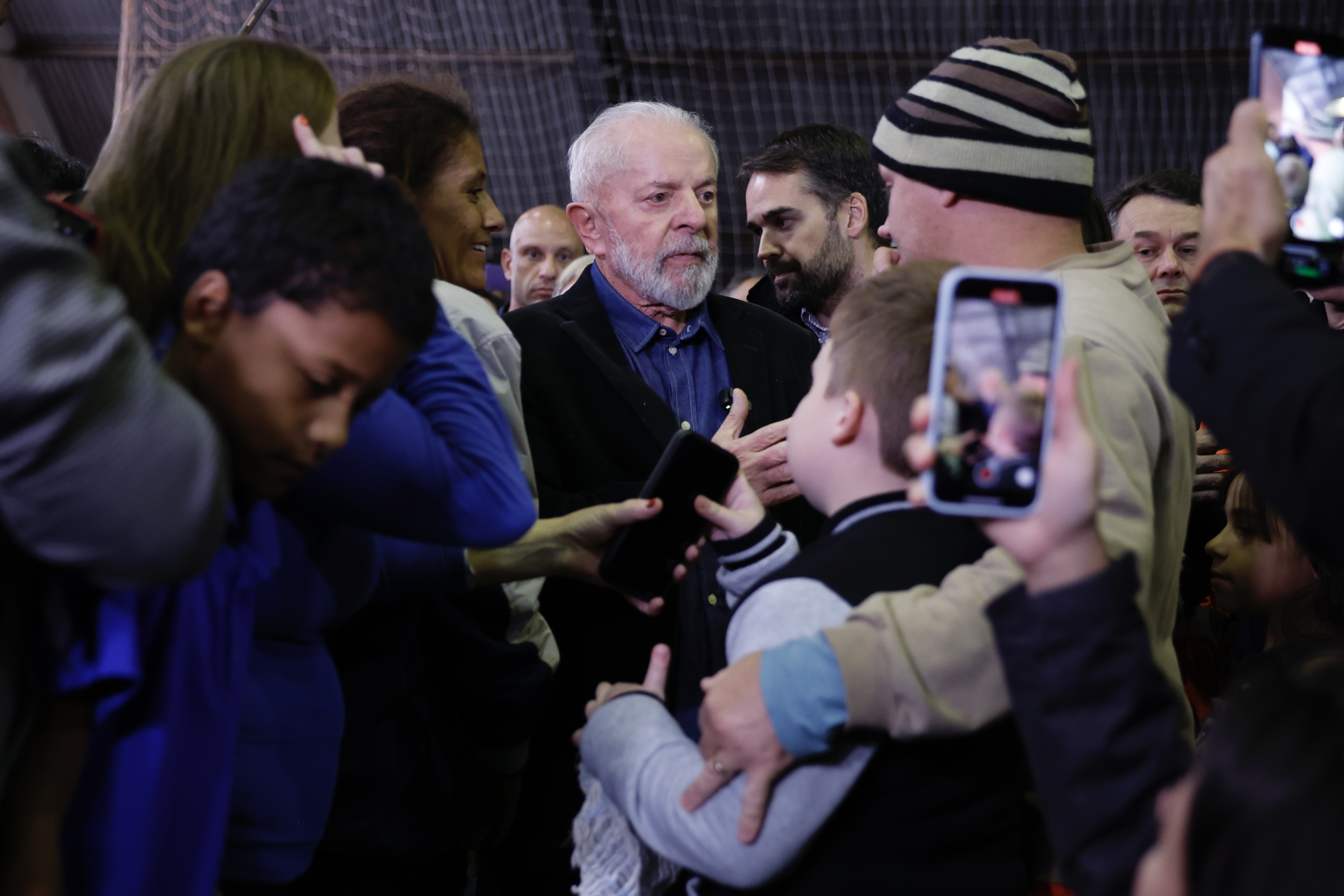 Lula vista abrigo na universidade Unisinos antes de evento em que anunciou medidas para o estado