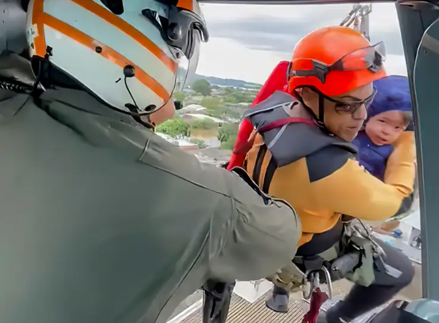 Grupamento de Fuzileiros Navais do Rio Grande resgatou mais de 40 pessoas na região de Eldorado do Sul (RS)