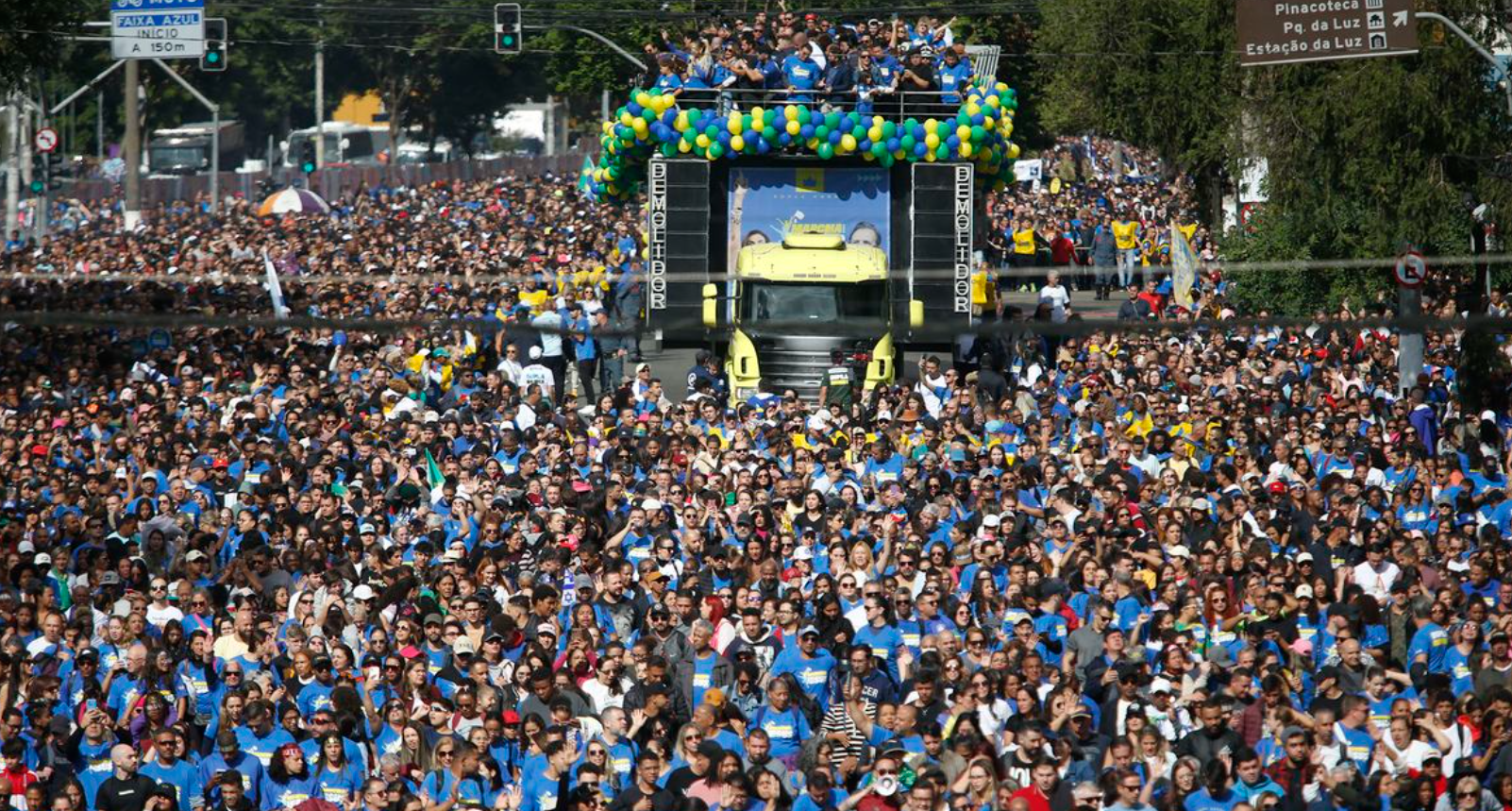 Apóstolo Estevam Hernandes fala aos fiéis durante a Marcha para Jesus, em São Paulo Apóstolo Estevam Hernandes fala aos fiéis durante a Marcha para Jesus, em São Paulo