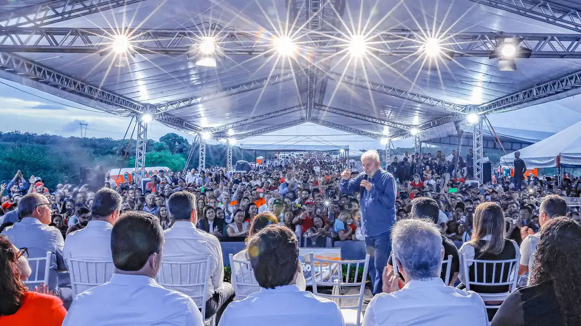 Presidente fez indagação para mulher beneficiária do programa Minha Casa Minha Vida em Maceió Presidente fez indagação para mulher beneficiária do programa Minha Casa Minha Vida em Maceió