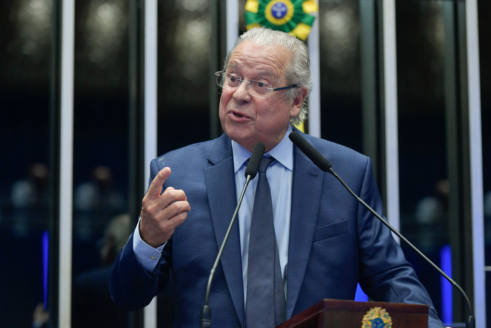 José Dirceu durante sessão solene do Congresso em 2024