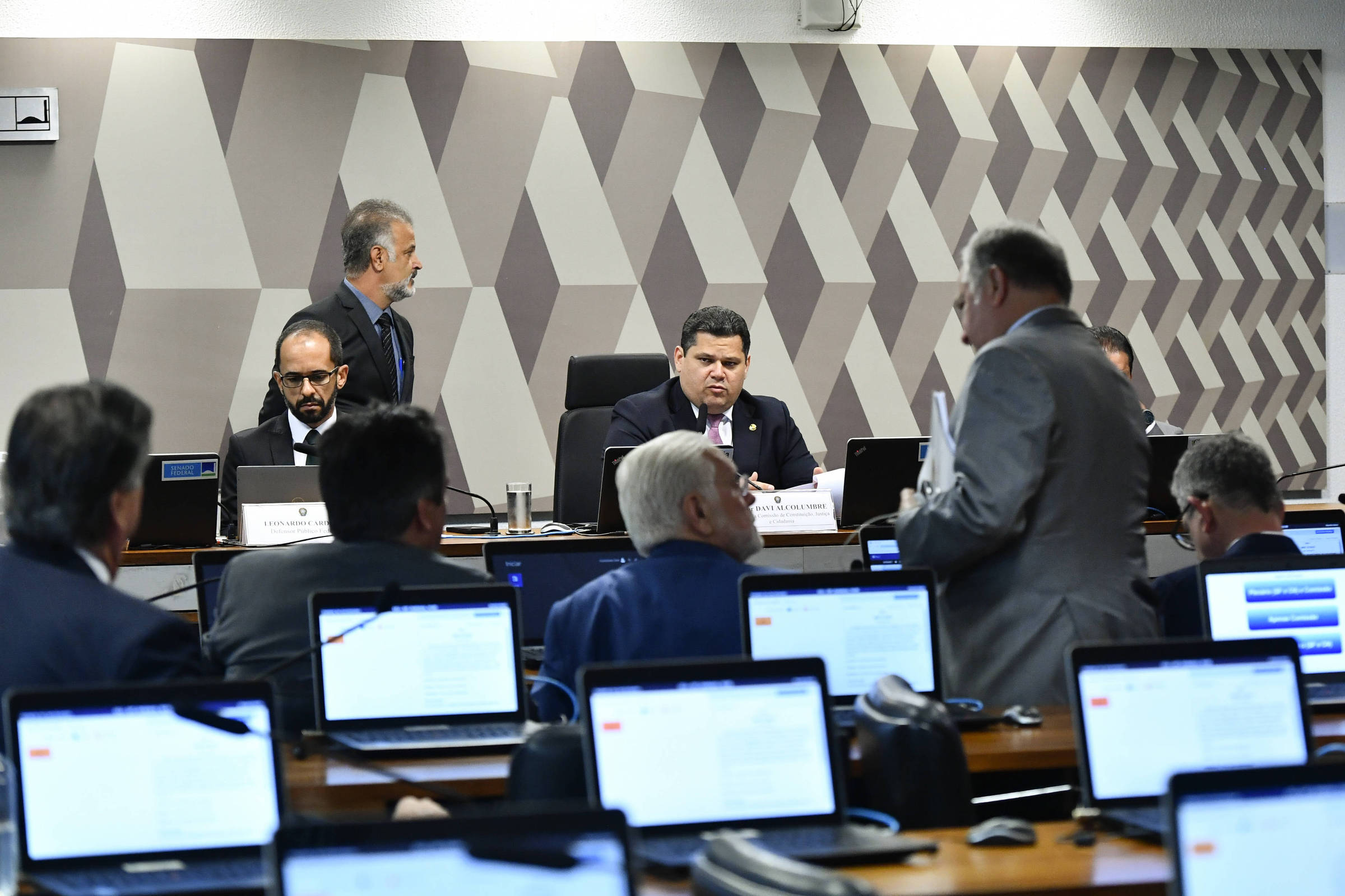 Comissão de Constituição e Justiça do Senado durante sessão em dezembro Comissão de Constituição e Justiça do Senado durante sessão em dezembro