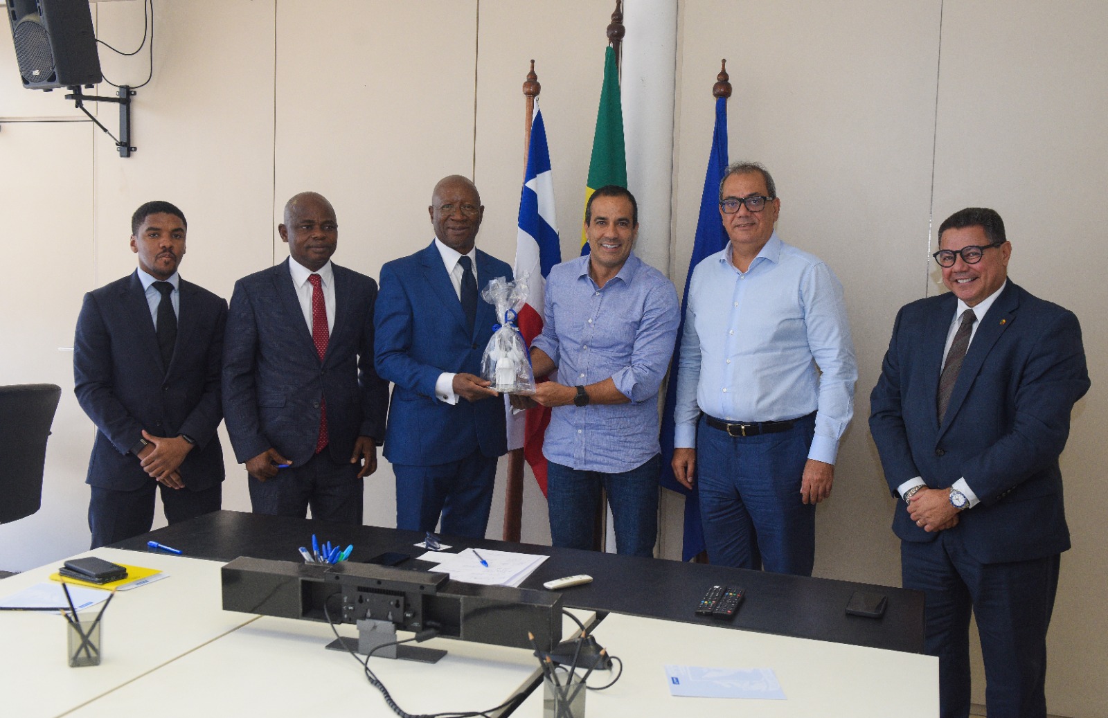 Prefeito Bruno Reis recebe comitiva de representantes do Benim para organizar a visita do presidente do país a Salvador