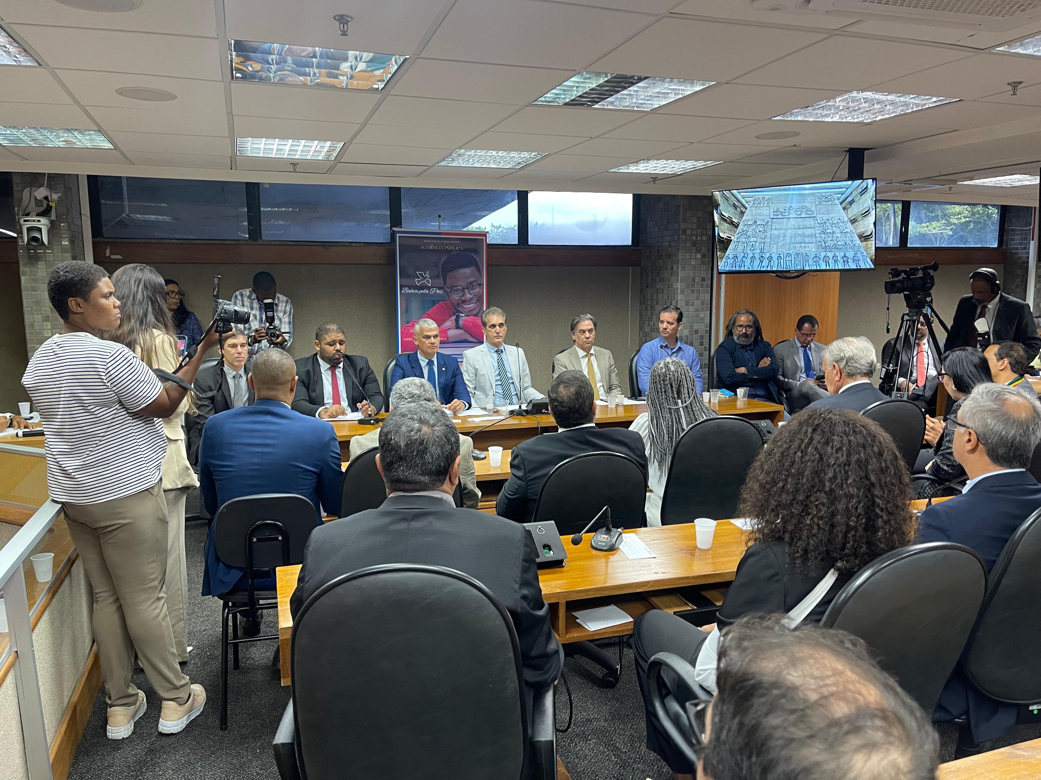 Audiência aconteceu na manhã desta terça-feira (7)