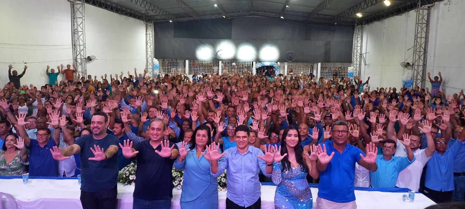 O ato contou com as presença do atual prefeito da cidade, Danilo de Babão (PSD), do deputado estadual Vitor Azevedo (PL) e de lideranças políticas