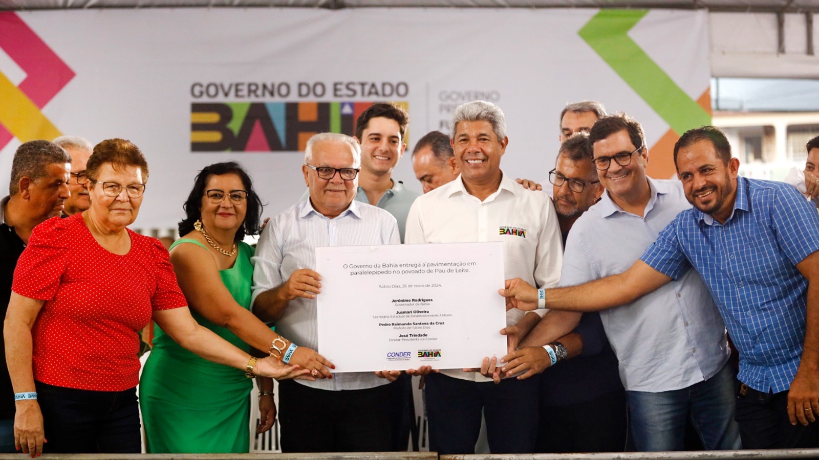 A obra de pavimentação entregue também contempla o acesso ao Povoado de Água Mineral