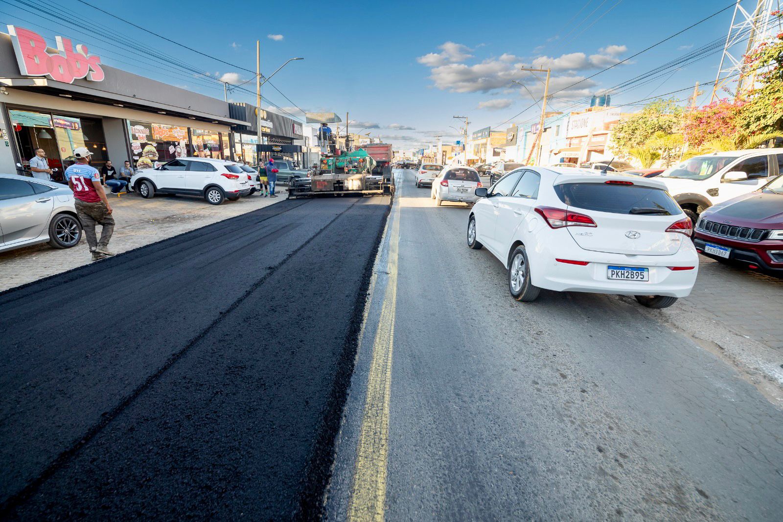 Pavimentação da avenida vai atravessar toda extensão da via até o contorno da BA-052 Pavimentação da avenida vai atravessar toda extensão da via até o contorno da BA-052