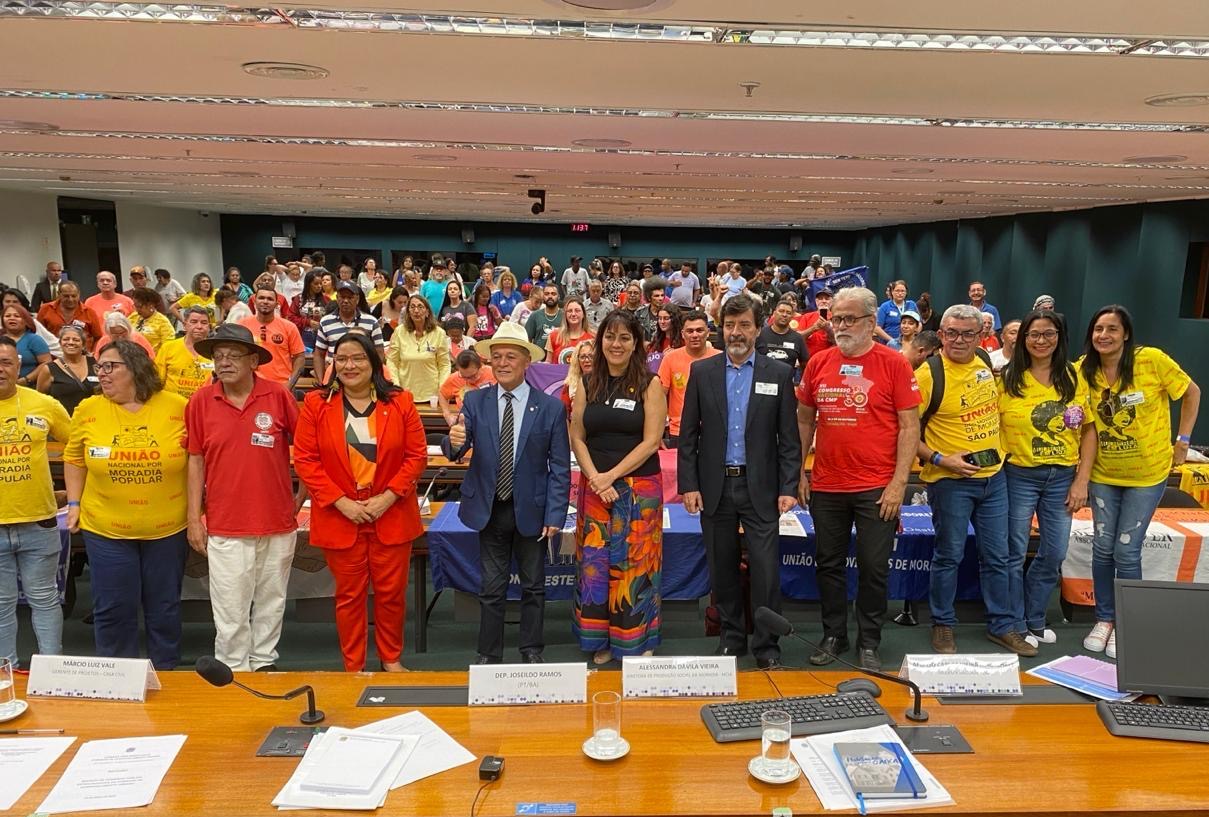Joseildo e lideranças do movimento por moradia popular
