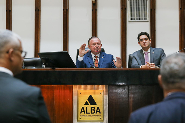 O deputado Adolfo Menezes (PSD) foi fastado da presidência da Assembleia Legislativa da Bahia por decisão do ministro Gilmar Mendes, do STF O deputado Adolfo Menezes (PSD) foi fastado da presidência da Assembleia Legislativa da Bahia por decisão do ministro Gilmar Mendes, do STF