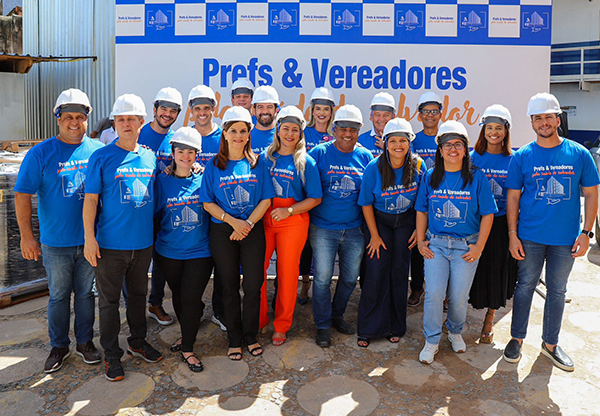 A vice-prefeita Ana Paula Matos com vereadores de Salavdor