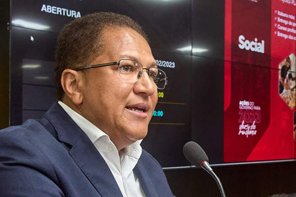 Prefeito reeleito Augusto Castro (PSD)