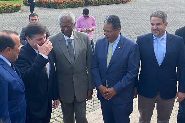 Rossi e Brito participaram da sessão especial que concedeu a Comenda 2 de Julho ao cacique emedebista