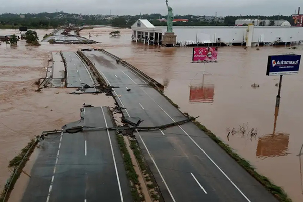 Moradores relatam morte e fugas de galinhas, porcos e gado em meio a chuvas no RS Moradores relatam morte e fugas de galinhas, porcos e gado em meio a chuvas no RS