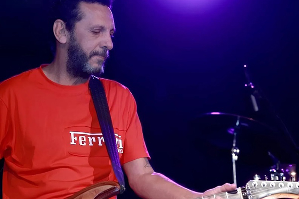 O guitarrista e lenda do rock n’ roll baiano Gustavo Mullem O guitarrista e lenda do rock n’ roll baiano Gustavo Mullem