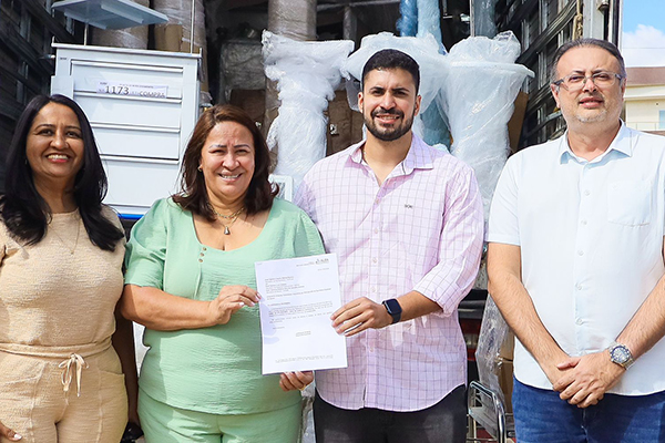 O deputado estadual Jordávio Ramos (PSDB) entregou equipamento hospitalar para cidade de Juazeiro