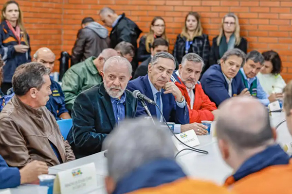 Presidente esteve no Rio Grande do Sul e reclamou indiretamente da ausência de chefes do Legislativo
