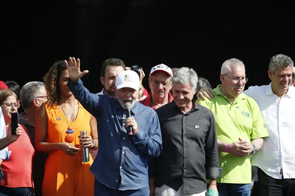 Presidente Lula (PT) participou de evento em comemoração ao Dia do Trabalhador, organizado pelas centrais sindicais em São Paulo