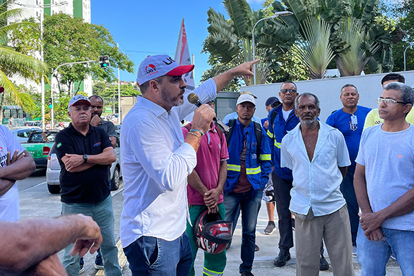 Presidente do Sintracap-BA e da UGT-BA, Marcelo Carvalho, participa da mobilização de terceirizados da Coelba