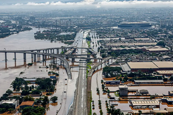 Sistema de saúde de Porto Alegre está operando no limite em meio à inundação