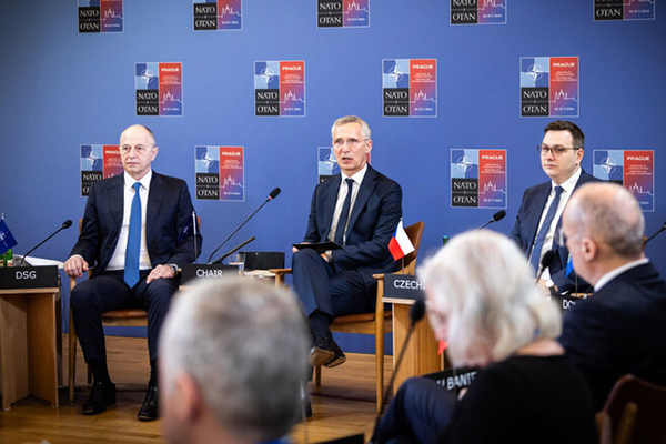 Secretário-geral da Otan, o norueguês Jens Stoltenberg, comanda reunião de chanceleres da Otan no Palácio Czernin, em Praga Secretário-geral da Otan, o norueguês Jens Stoltenberg, comanda reunião de chanceleres da Otan no Palácio Czernin, em Praga