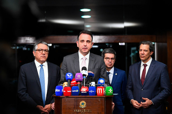 Coletiva de imprensa sobre a desoneração dos municípios