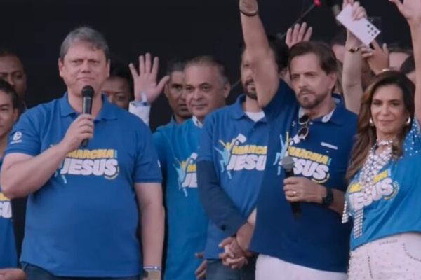 O governador de São Paulo, Tarcísio de Freitas (Republicanos), durante a Marcha para Jesus