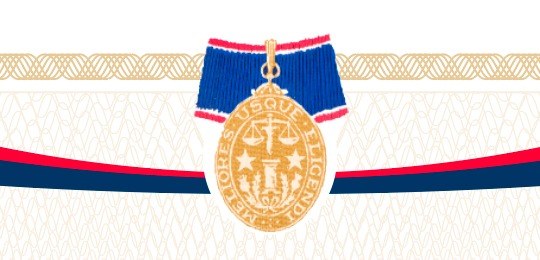 A medalha do Mérito Eleitoral com Palma foi entregue na sessão de julgamento desta segunda (17), e marcou a despedida da Juíza Federal da Corte do TRE-BA no biênio 2022-2024