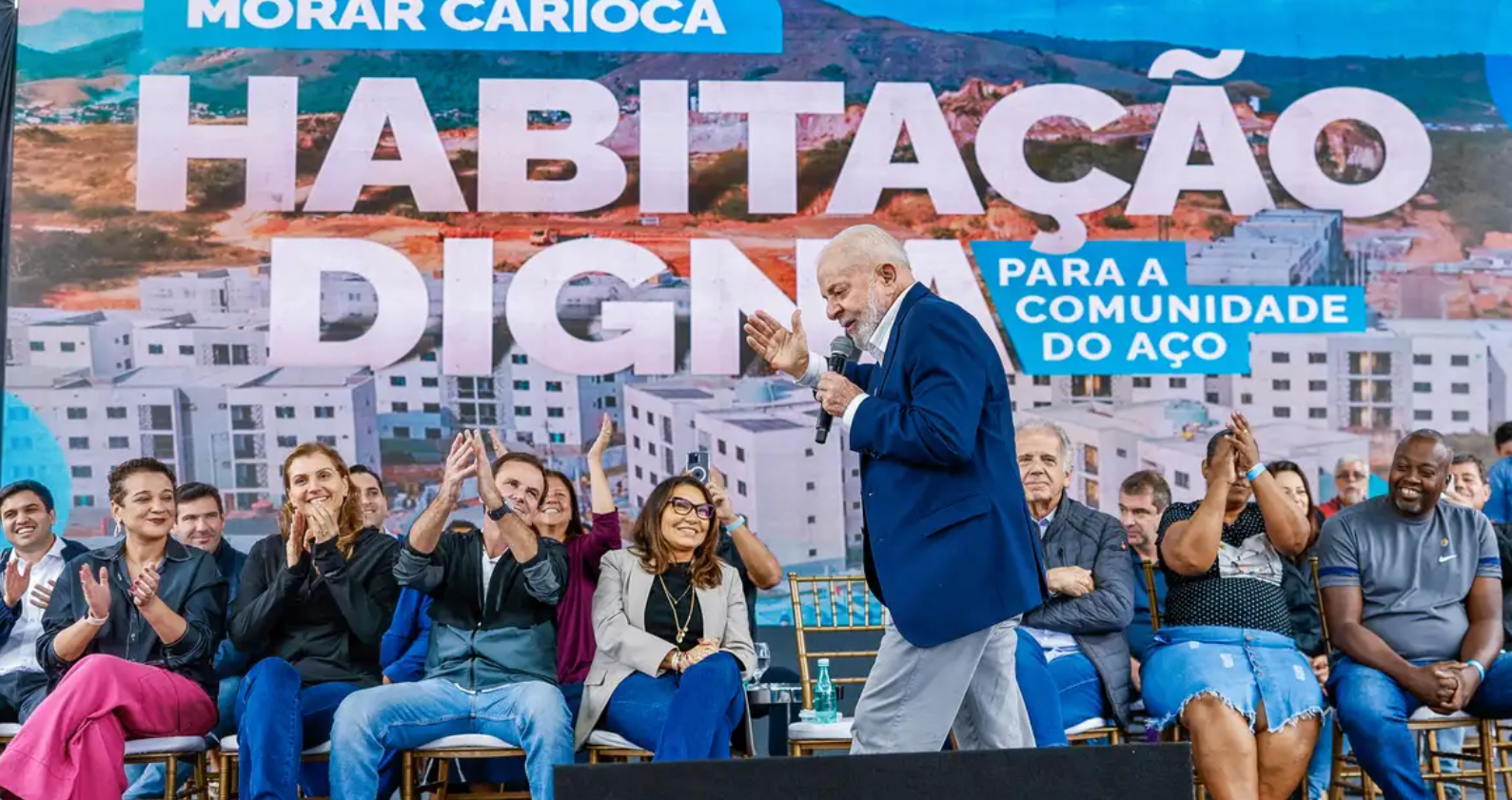 Presidente participou de entrega de moradias populares no Rio