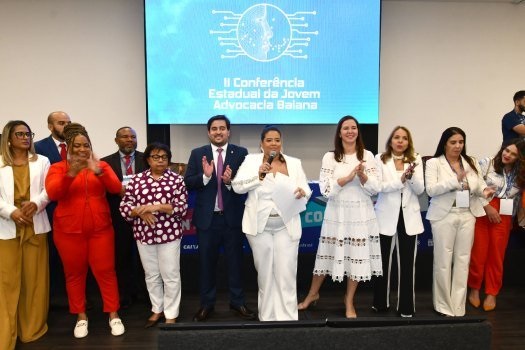 Hermes Hilarião durante Encontro da Juventude da OAB ao lado da atual presidente, Daniela Borges