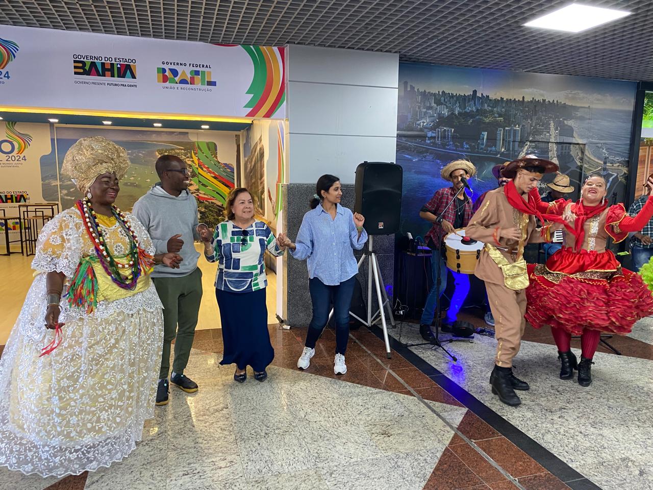 Os visitantes entraram no clima e ensaiaram alguns passos do ritmo nordestino Os visitantes entraram no clima e ensaiaram alguns passos do ritmo nordestino