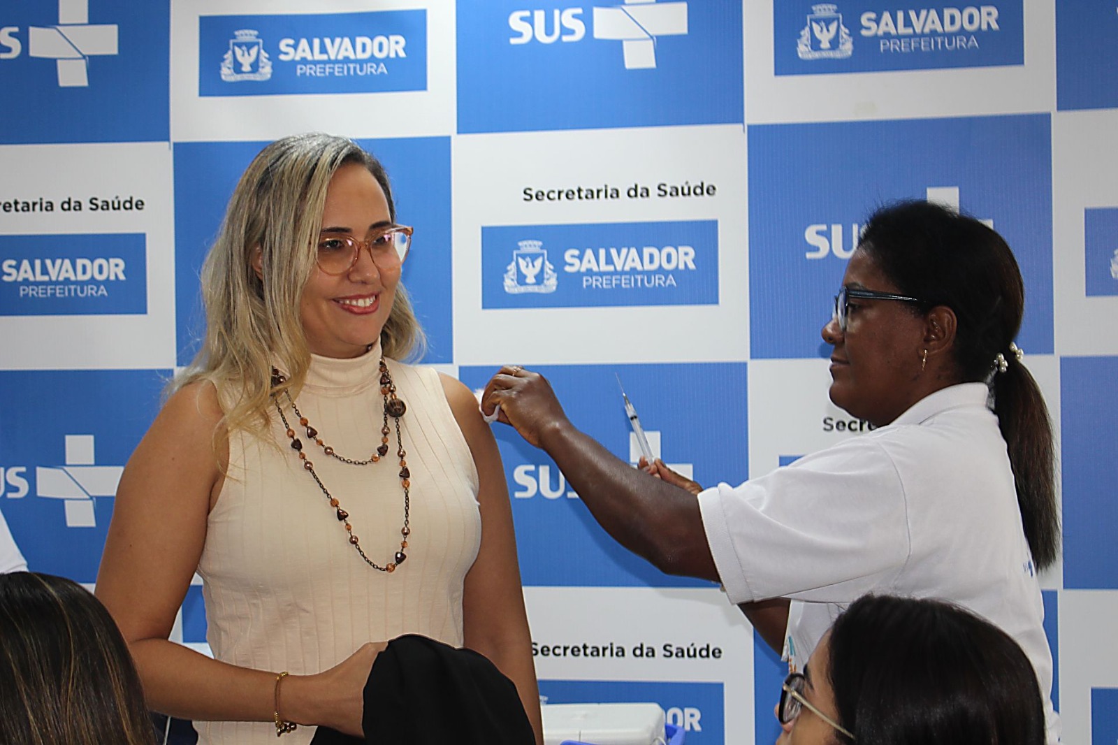 Para se vacinar é preciso apresentar documento de identificação com foto e cartão SUS