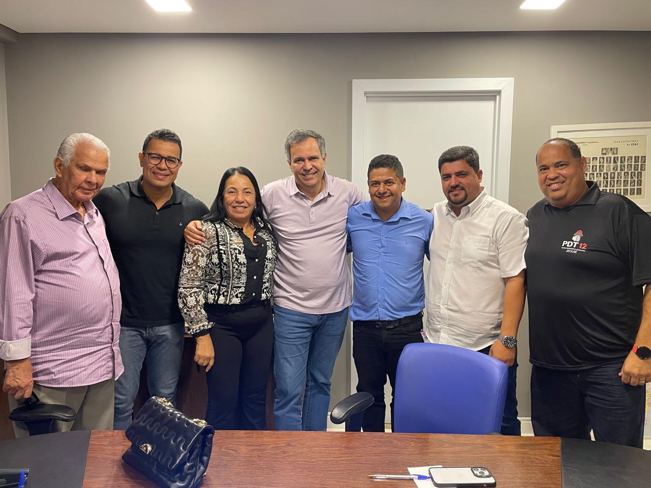 O encontro aconteceu nesta terça-feira (18)